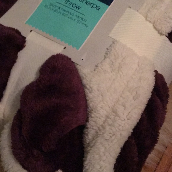 Plush and Sherpa throw - Picture 2 of 2